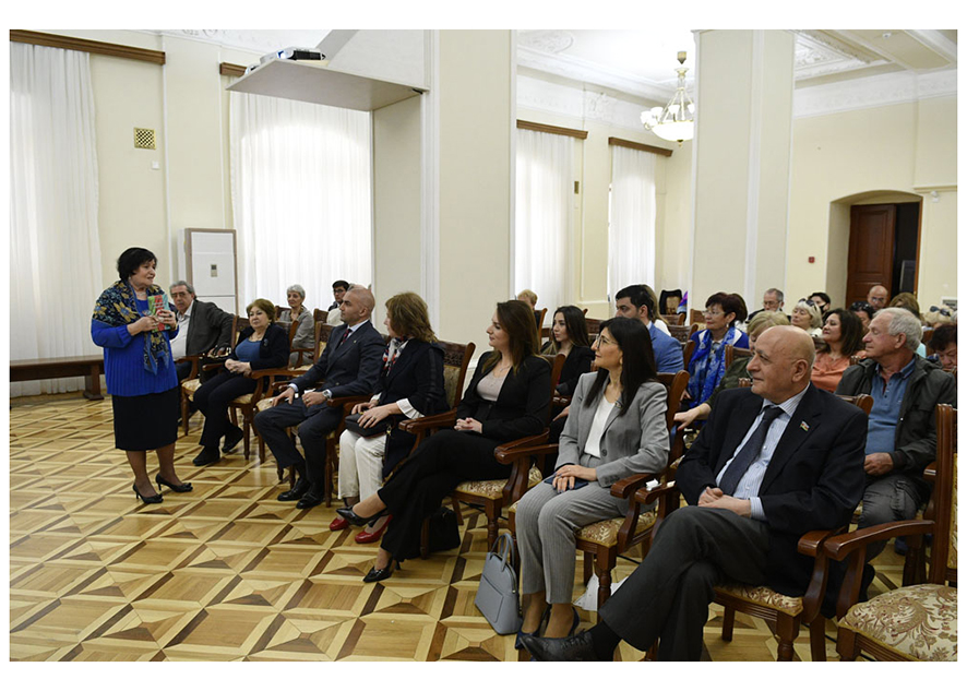 В музее состоялась презентация книги Михаила Сальмана «Победоносный Азербайджан»