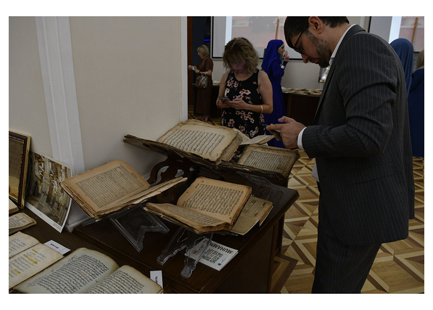 В музее выставлены экземпляры «Священного Корана»