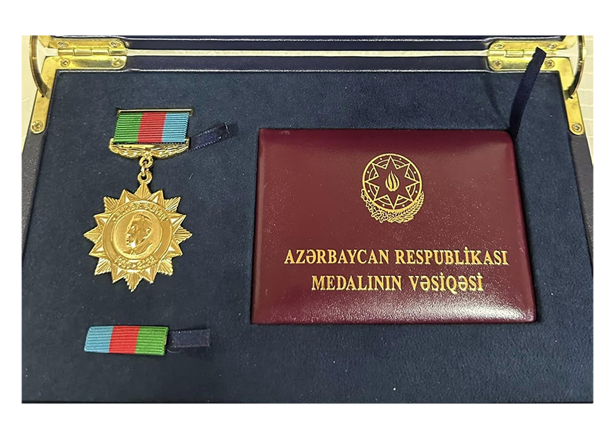 Академик Наиля Велиханлы награждена юбилейной медалью «100-летие Гейдара Алиева (1923-2023)»