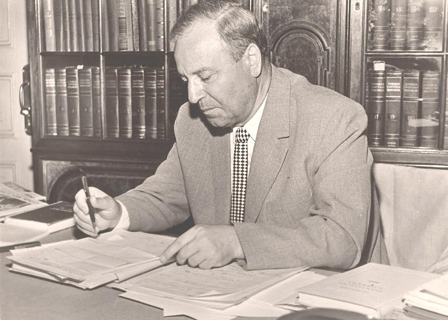 Akademik Məmməd Arif Dadaşzadənin anadan olmasından 121 il ötür